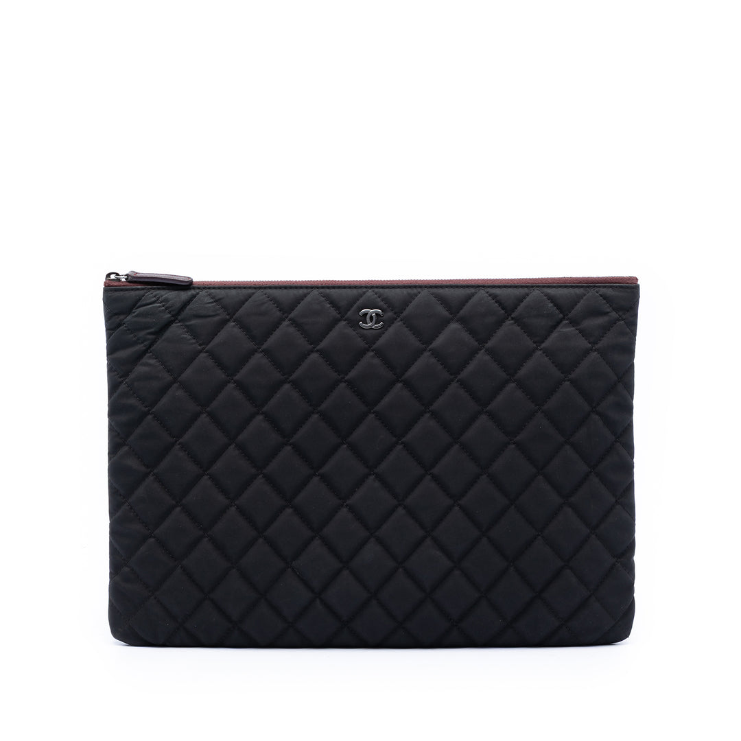 Chanel Matelassé O Étui Pochette Grand Nylon