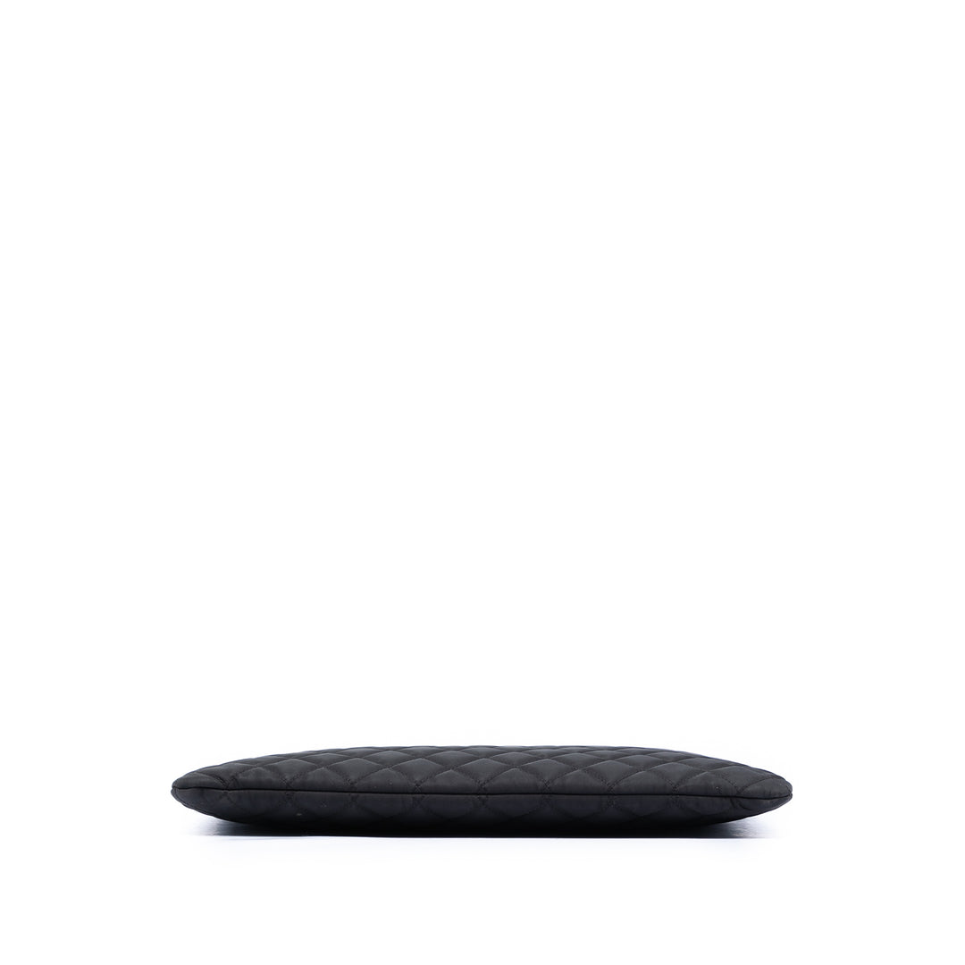 Chanel Matelassé O Étui Pochette Grand Nylon