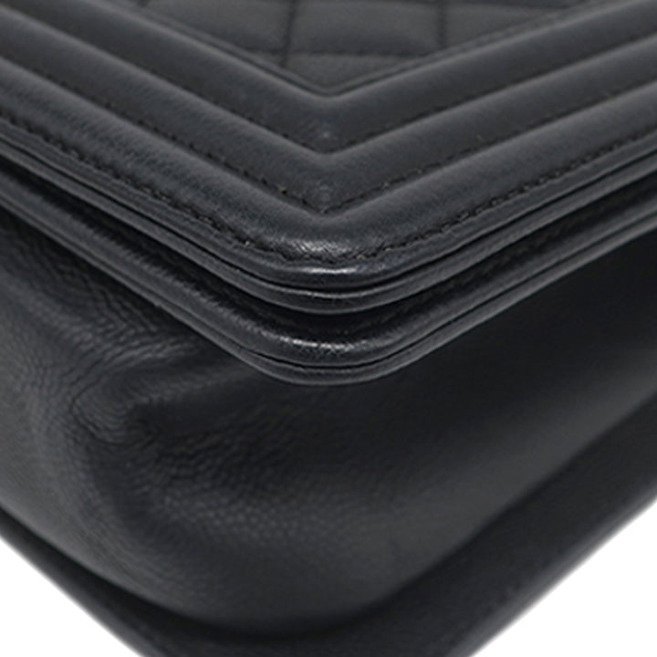 Chanel Old Medium Matelassé Cuir d'agneau Boy à rabat