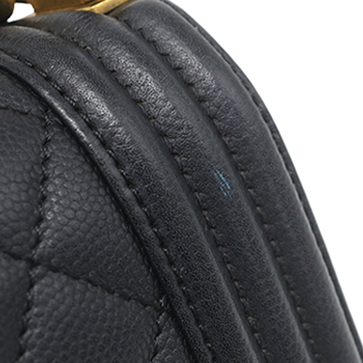 Chanel Old Medium Matelassé Cuir d'agneau Boy à rabat