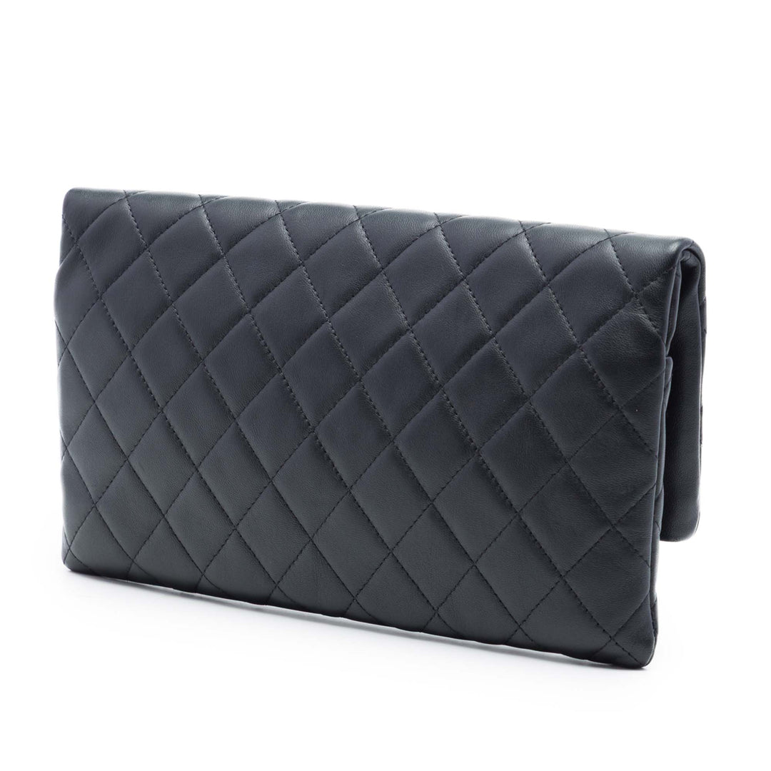 Chanel Matelassé Cuir d’agneau CC Beauty Foldover Pochette
