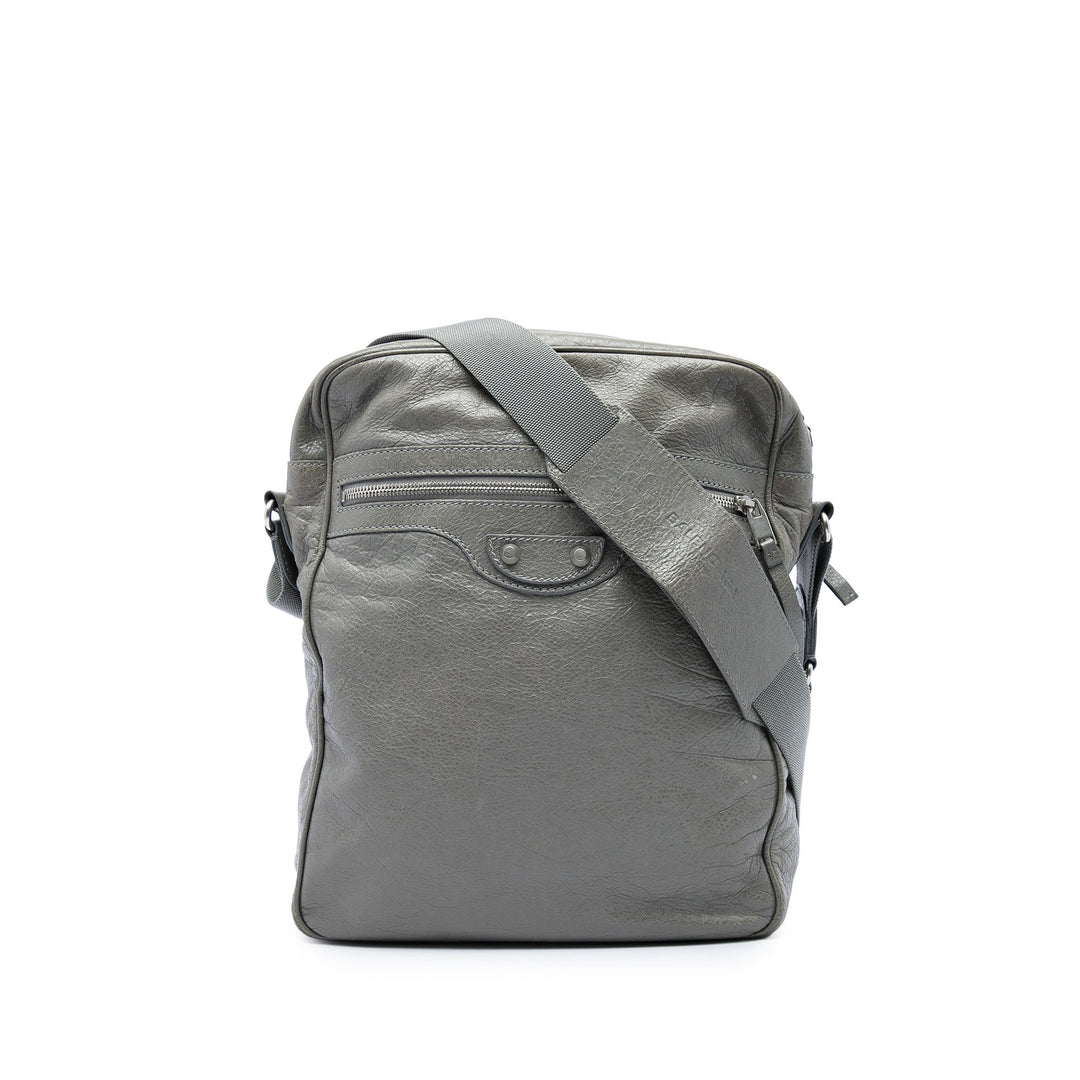 Balenciaga Sac bandoulière Motocross Classic Reporter Cuir d'agneau Gris – vue principale – GABY PARIS