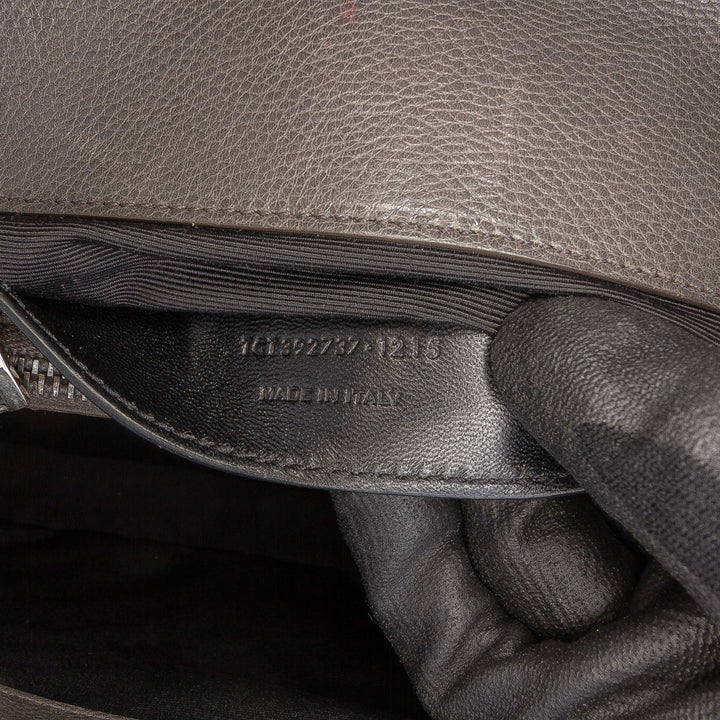 Saint Laurent Medium Chevron Sheepskin Monogram College Sac cartable Gris – GABY PARIS Authentique