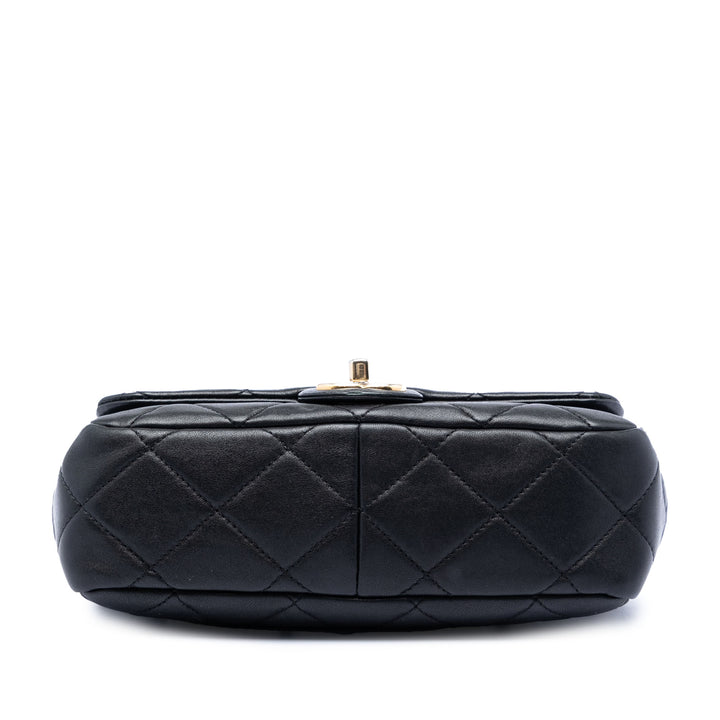 Chanel Small Matelassé Cuir d’agneau Rond anse supérieure à rabat