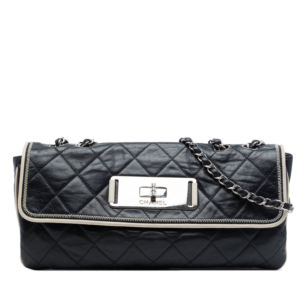 Chanel Matelassé East West Mademoiselle à rabat Cuir d'agneau Noir – vue principale – GABY PARIS