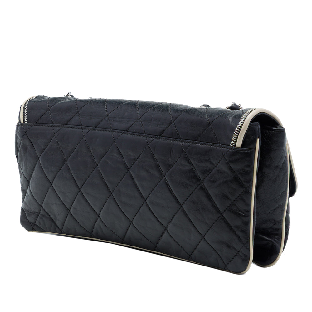 Chanel Matelassé East West Mademoiselle à rabat Cuir d'agneau Noir – vue 2 – GABY PARIS