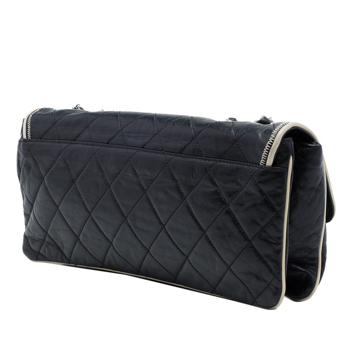 Chanel Matelassé East West Mademoiselle à rabat Cuir d'agneau Noir – vue 2 – GABY PARIS