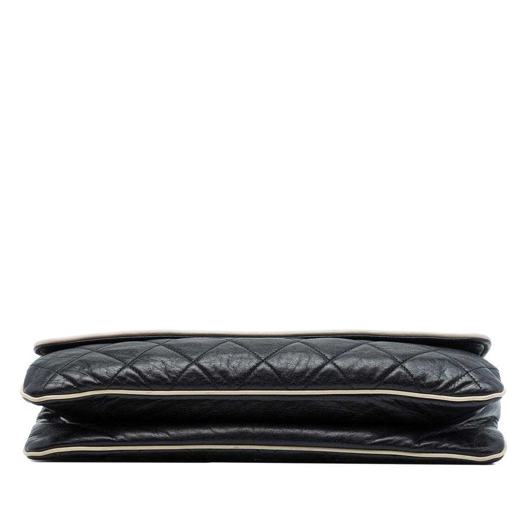 Chanel Matelassé East West Mademoiselle à rabat Cuir d'agneau Noir – vue 3 – GABY PARIS