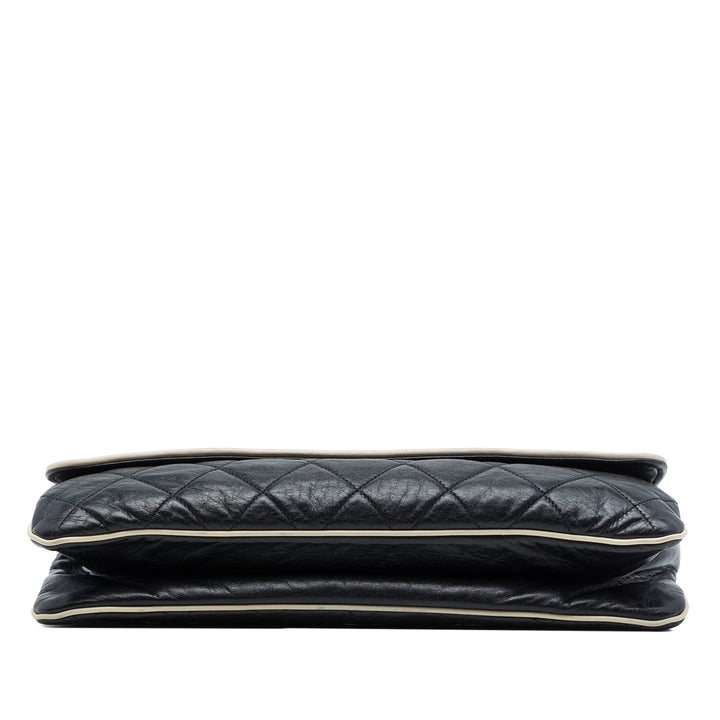 Chanel Matelassé East West Mademoiselle à rabat Cuir d'agneau Noir – vue 3 – GABY PARIS