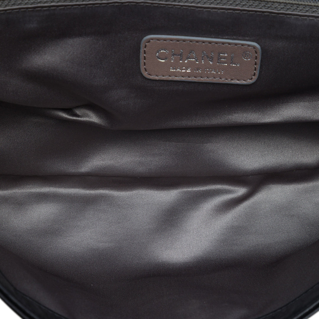 Chanel Matelassé East West Mademoiselle à rabat Cuir d'agneau Noir – vue 4 – GABY PARIS