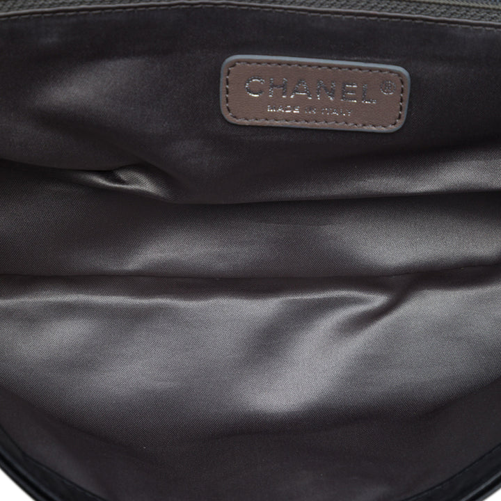 Chanel Matelassé East West Mademoiselle à rabat Cuir d'agneau Noir – vue 4 – GABY PARIS
