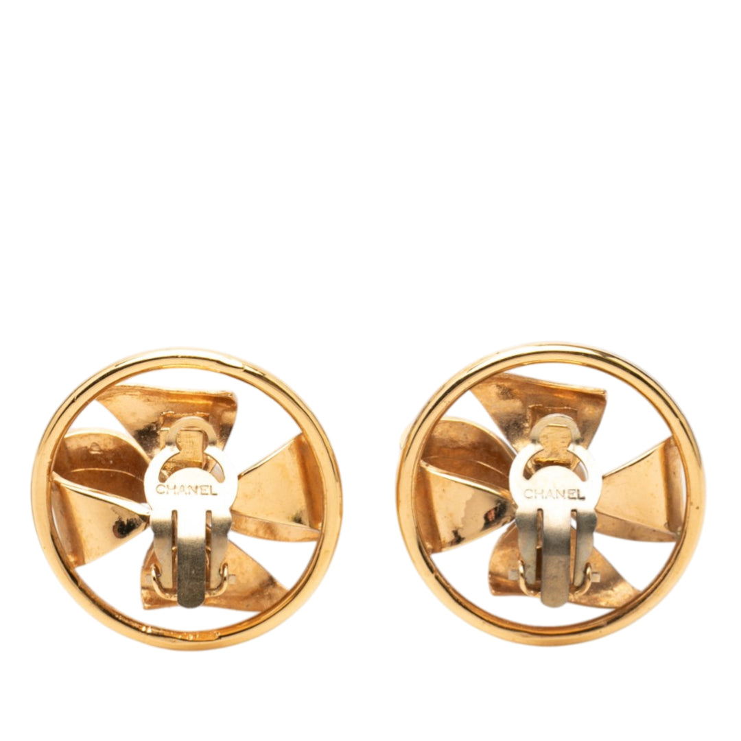 Chanel CC plaqué Perles fantaisie Pinwheel Ribbon Clip On Boucles d’oreilles