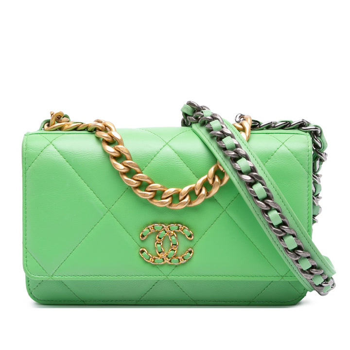 Chanel Matelassé Cuir d’agneau 19 Wallet on Chain