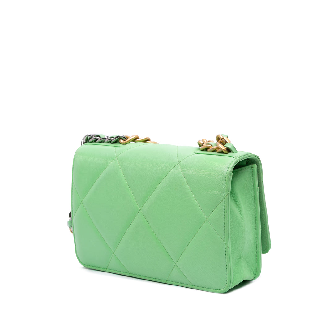 Chanel Matelassé Cuir d’agneau 19 Wallet on Chain