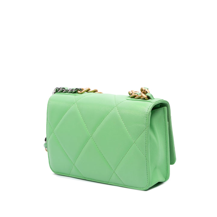 Chanel Matelassé Cuir d’agneau 19 Wallet on Chain
