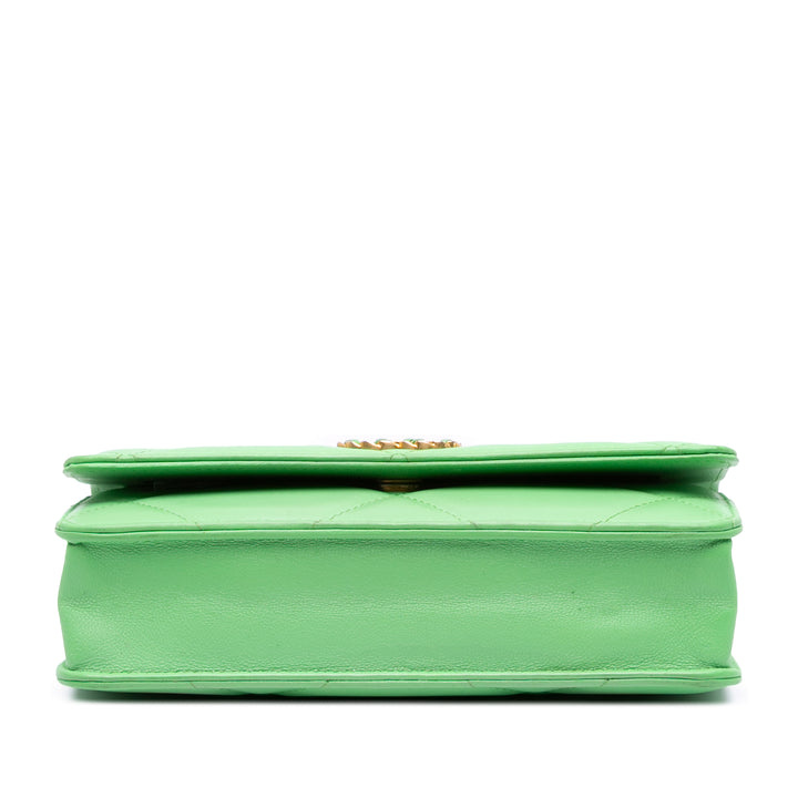 Chanel Matelassé Cuir d’agneau 19 Wallet on Chain