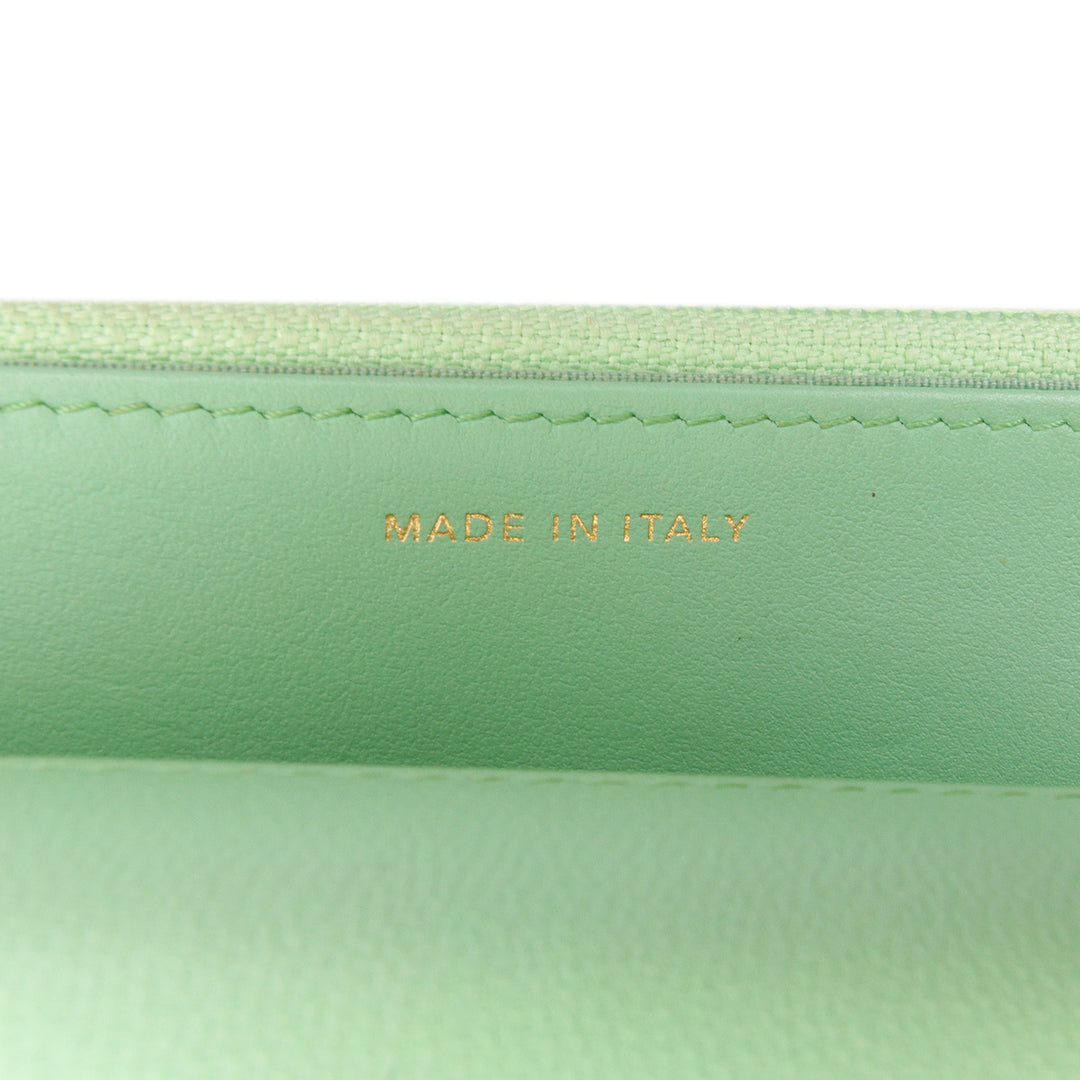 Chanel Matelassé Cuir d’agneau 19 Wallet on Chain