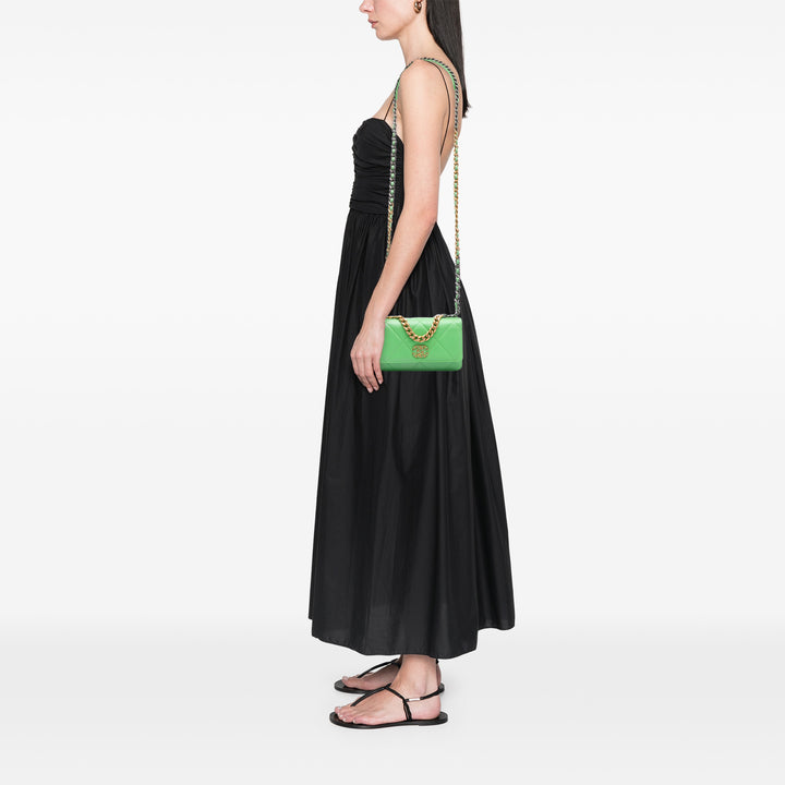 Chanel Matelassé Cuir d’agneau 19 Wallet on Chain