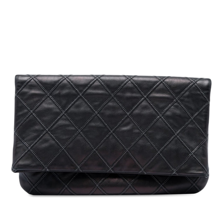 Chanel Pochette Matelassé Thin City Foldover Cuir d'agneau Noir – vue principale – GABY PARIS
