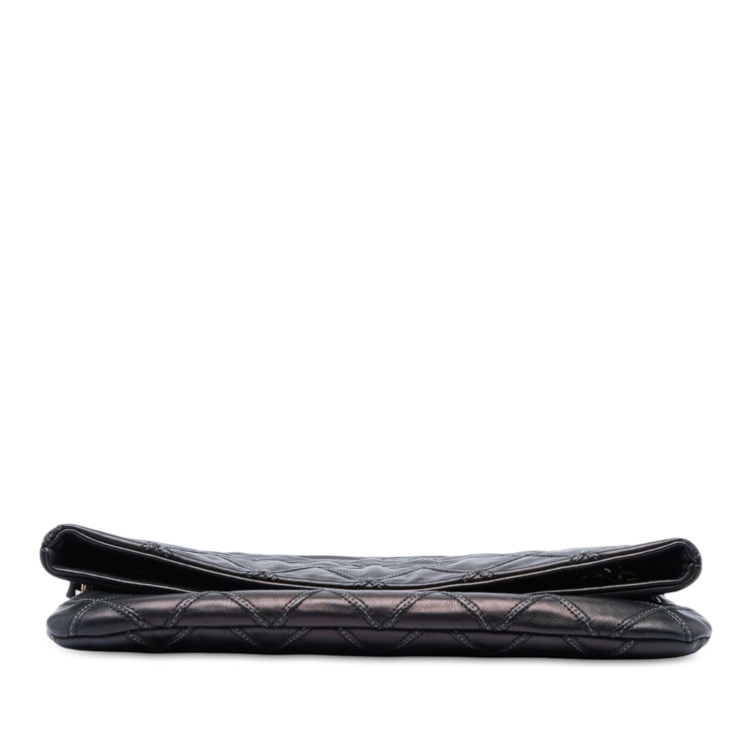 Chanel Pochette Matelassé Thin City Foldover Cuir d'agneau Noir – vue 3 – GABY PARIS