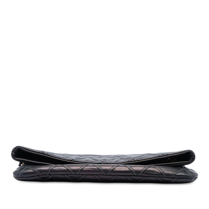 Chanel Pochette Matelassé Thin City Foldover Cuir d'agneau Noir – vue 3 – GABY PARIS