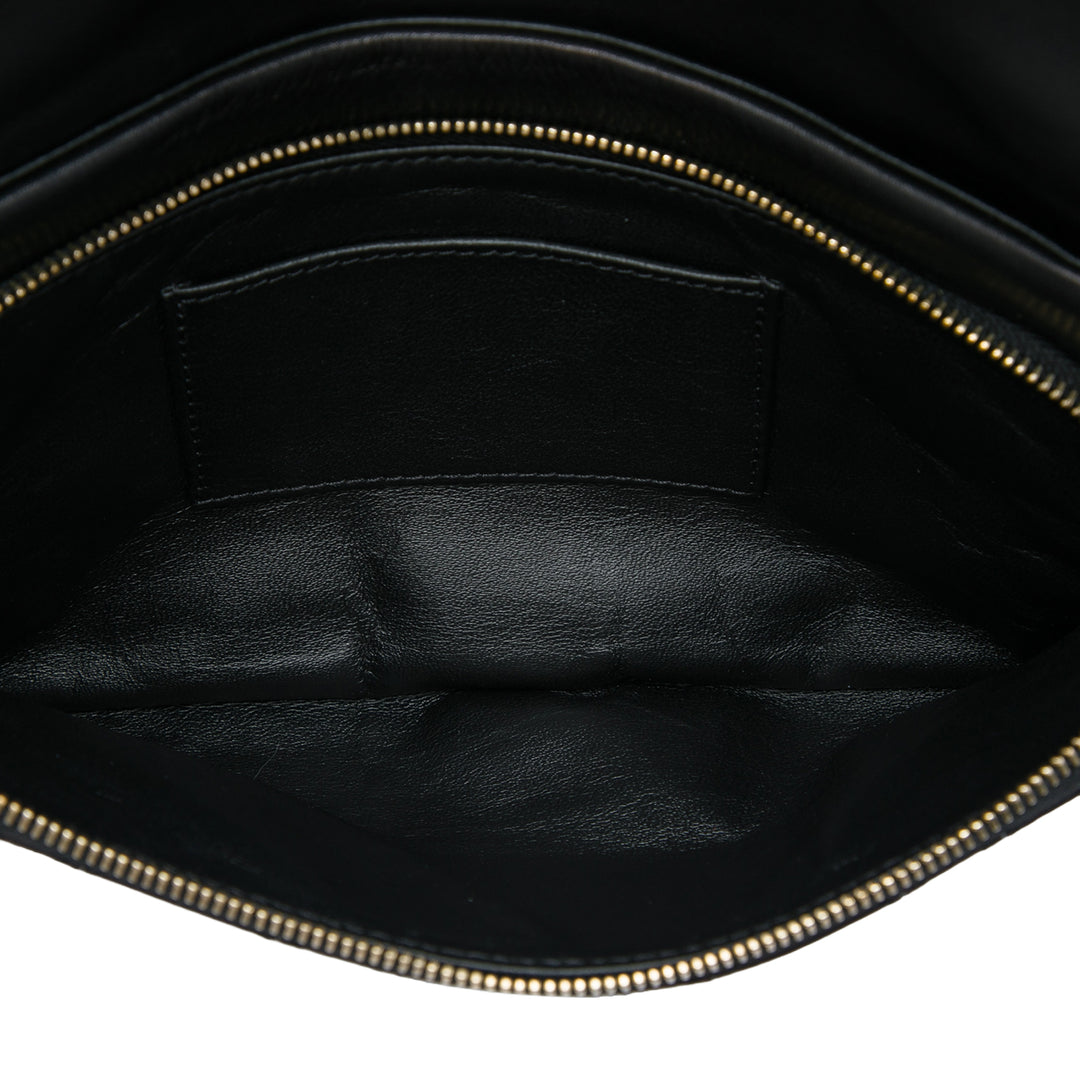 Chanel Pochette Matelassé Thin City Foldover Cuir d'agneau Noir – vue 4 – GABY PARIS