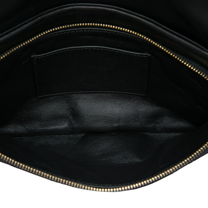 Chanel Pochette Matelassé Thin City Foldover Cuir d'agneau Noir – vue 4 – GABY PARIS