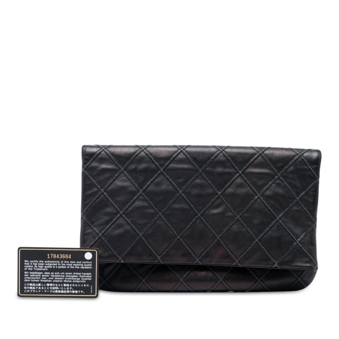 Chanel Pochette Matelassé Thin City Foldover Cuir d'agneau Noir – vue 7 – GABY PARIS