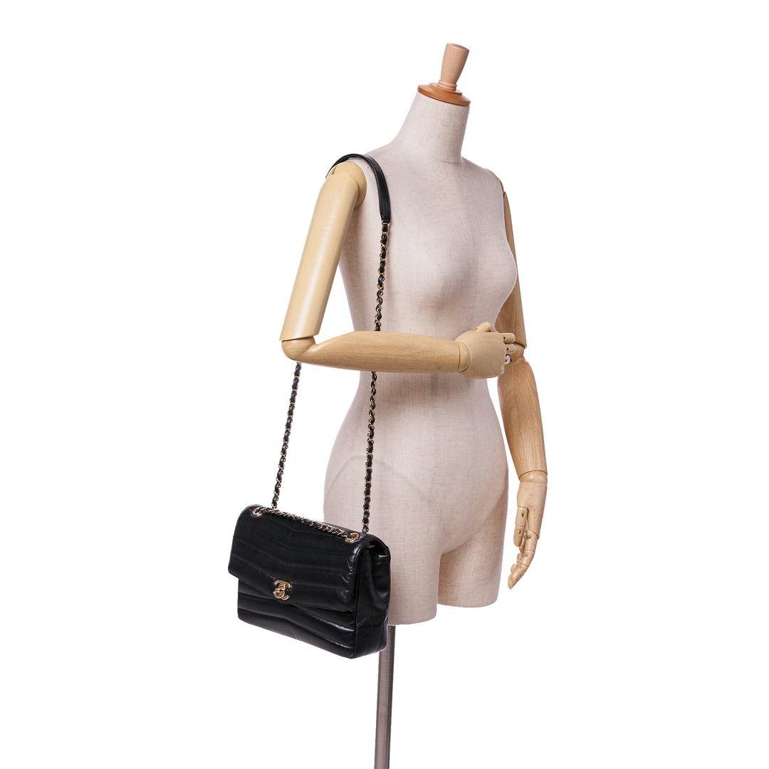 Chevron Shiny Lambskin Miroir Flap Black - Gaby Paris