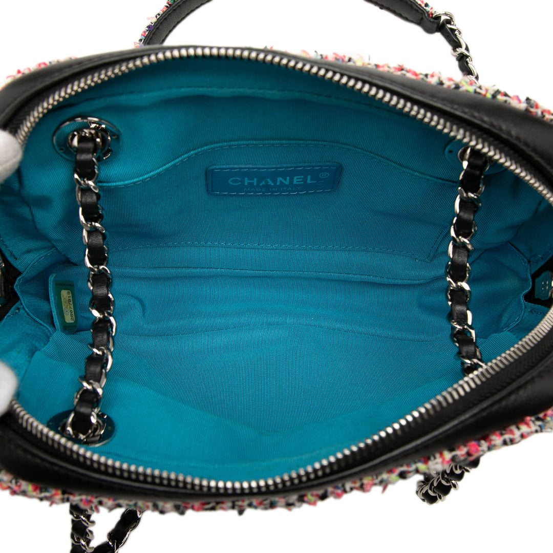 Chanel CC Matelassé Elegant Trim Front Zippé Sac caméra Cuir d'agneau