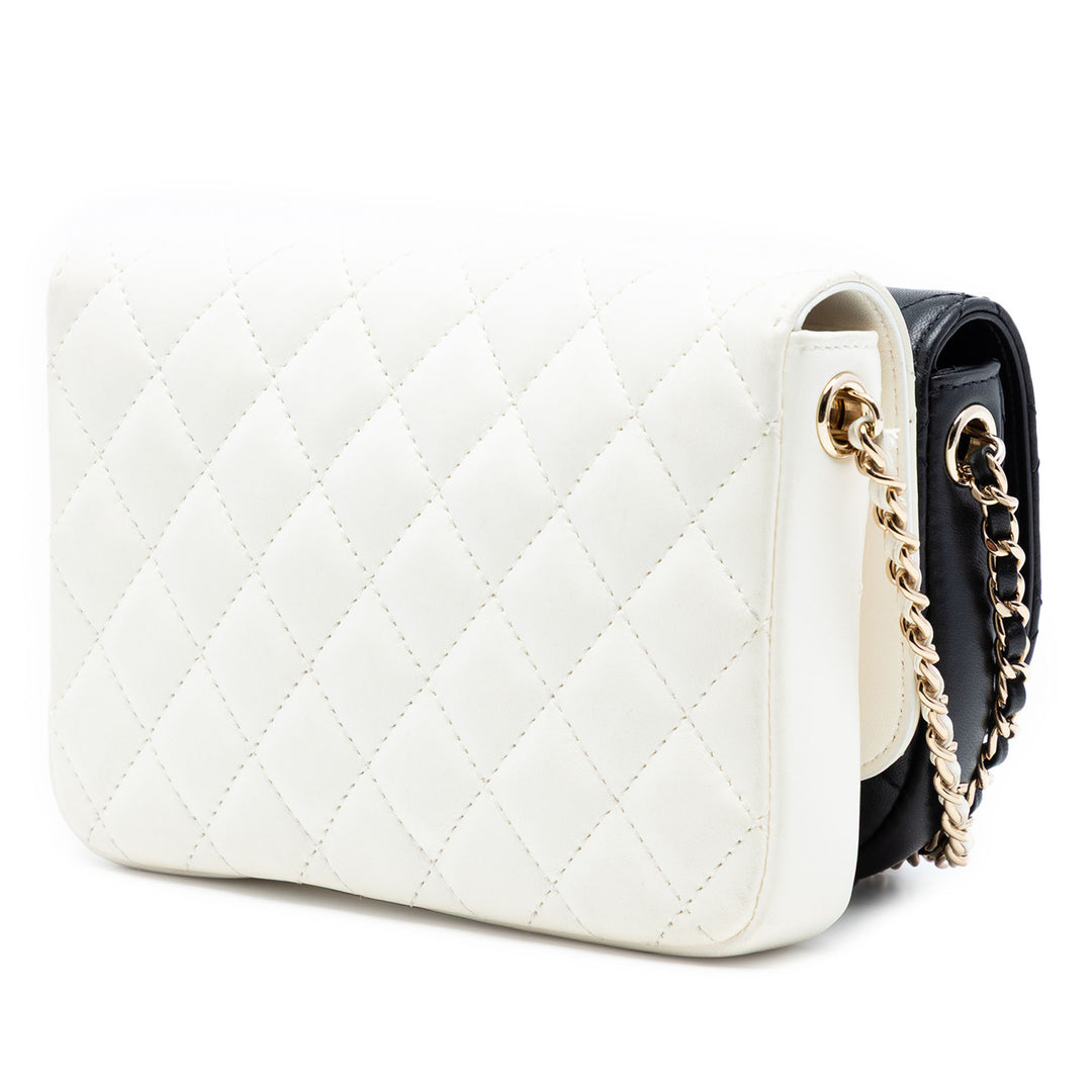 Chanel CC Matelassé Cuir d’agneau Side Packs à rabat