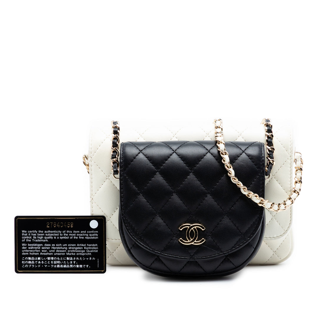 Chanel CC Matelassé Cuir d’agneau Side Packs à rabat