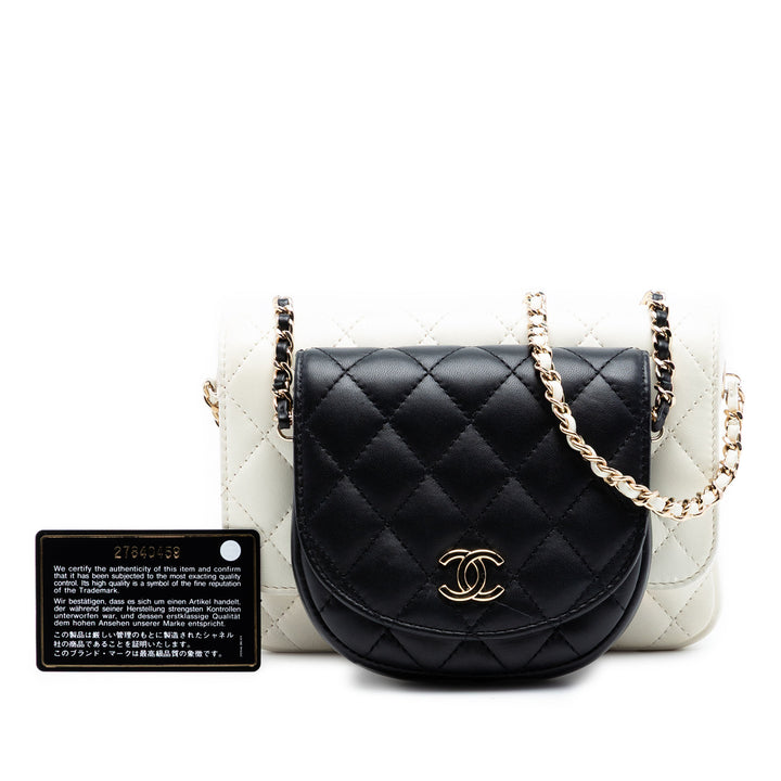 Chanel CC Matelassé Cuir d’agneau Side Packs à rabat