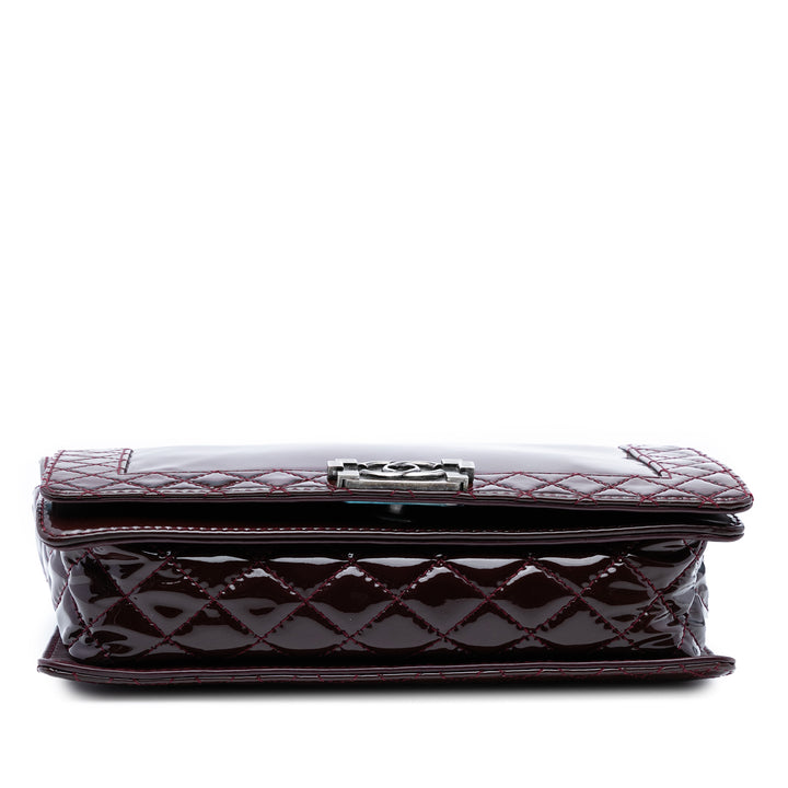 Chanel Medium Cuir verni Boy Reverso Flap Rouge – GABY PARIS Authentique