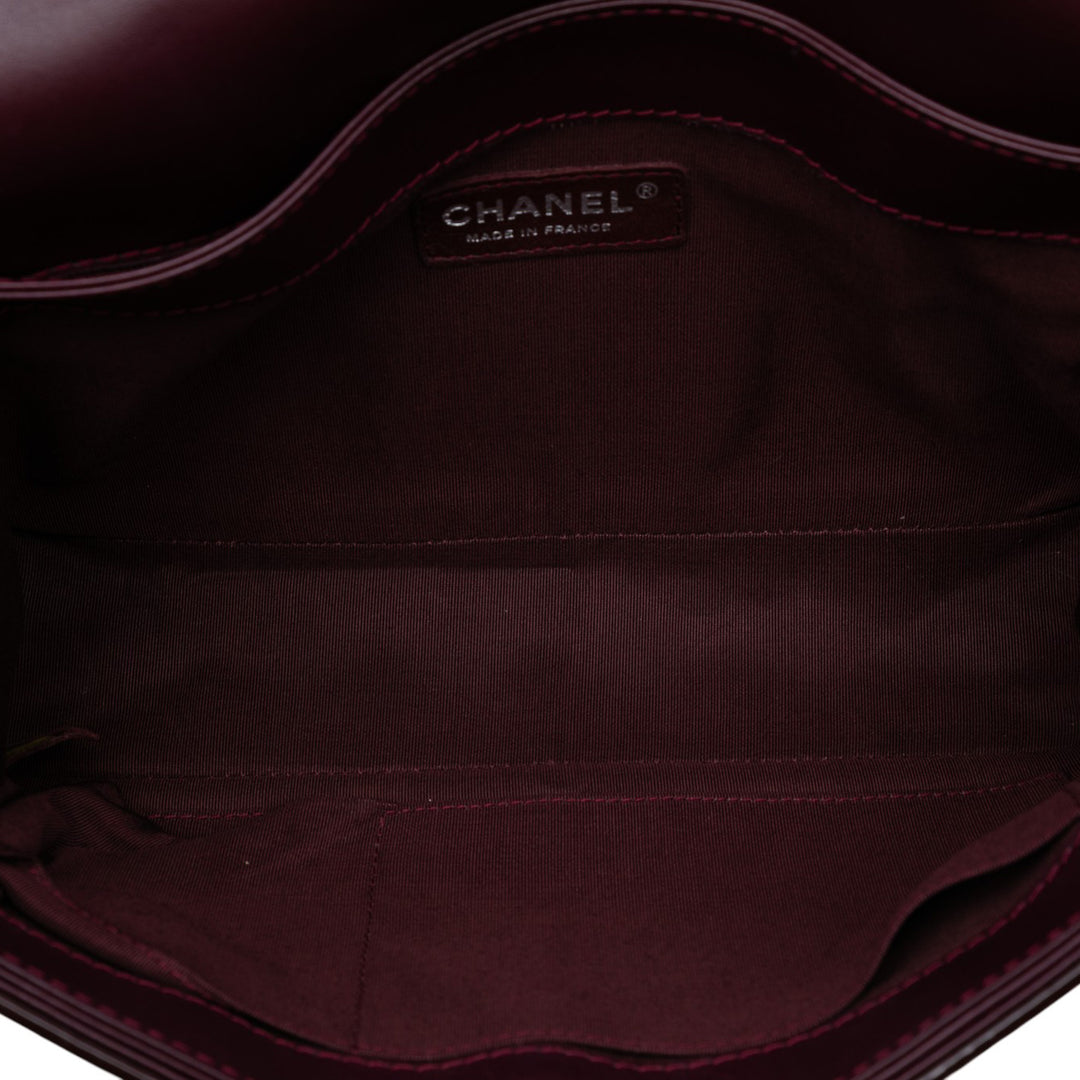 Chanel Medium Cuir verni Boy Reverso Flap Rouge – GABY PARIS Authentique