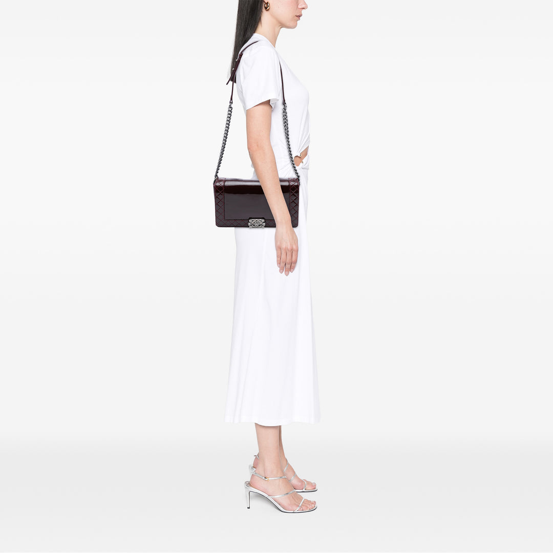 Chanel Medium Cuir verni Boy Reverso Flap Rouge – GABY PARIS Authentique