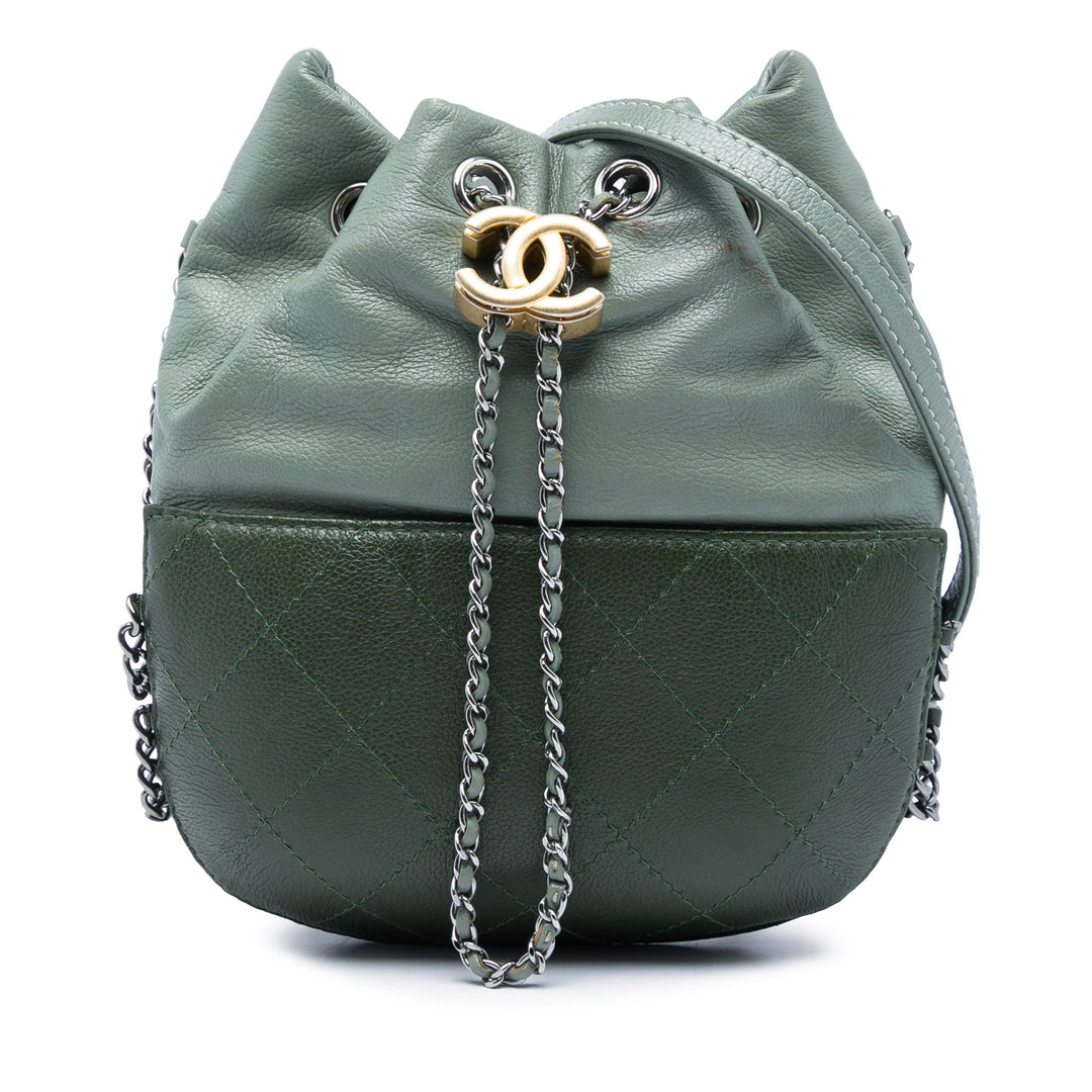 Chanel Small Bicolor Matelassé Cuir de veau Gabrielle Bucket Sac