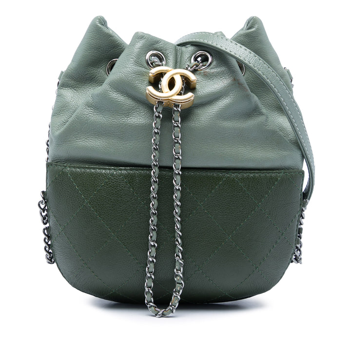 Chanel Small Bicolor Matelassé Cuir de veau Gabrielle Bucket Sac