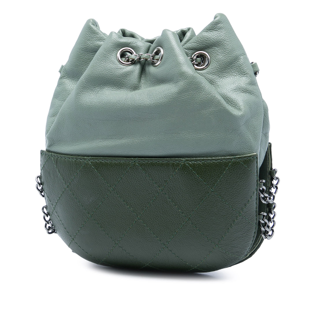 Chanel Small Bicolor Matelassé Cuir de veau Gabrielle Bucket Sac