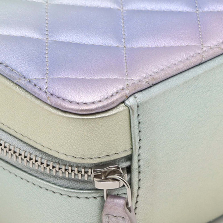 Chanel CC Matelassé Gradient Metallic Cuir de veau Sac caméra