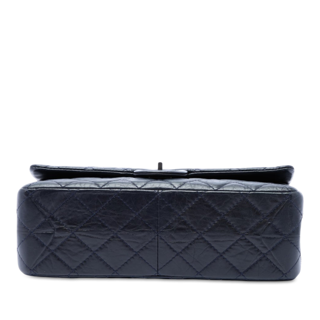 Chanel Matelassé vieilli Reissue 2.55 Double rabat 226 Cuir de veau Bleu – vue 3 – GABY PARIS