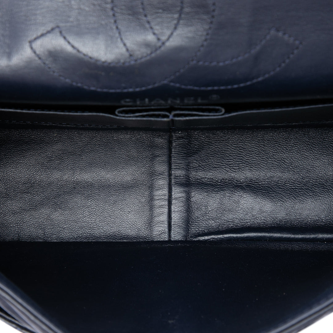 Chanel Matelassé vieilli Reissue 2.55 Double rabat 226 Cuir de veau Bleu – vue 4 – GABY PARIS