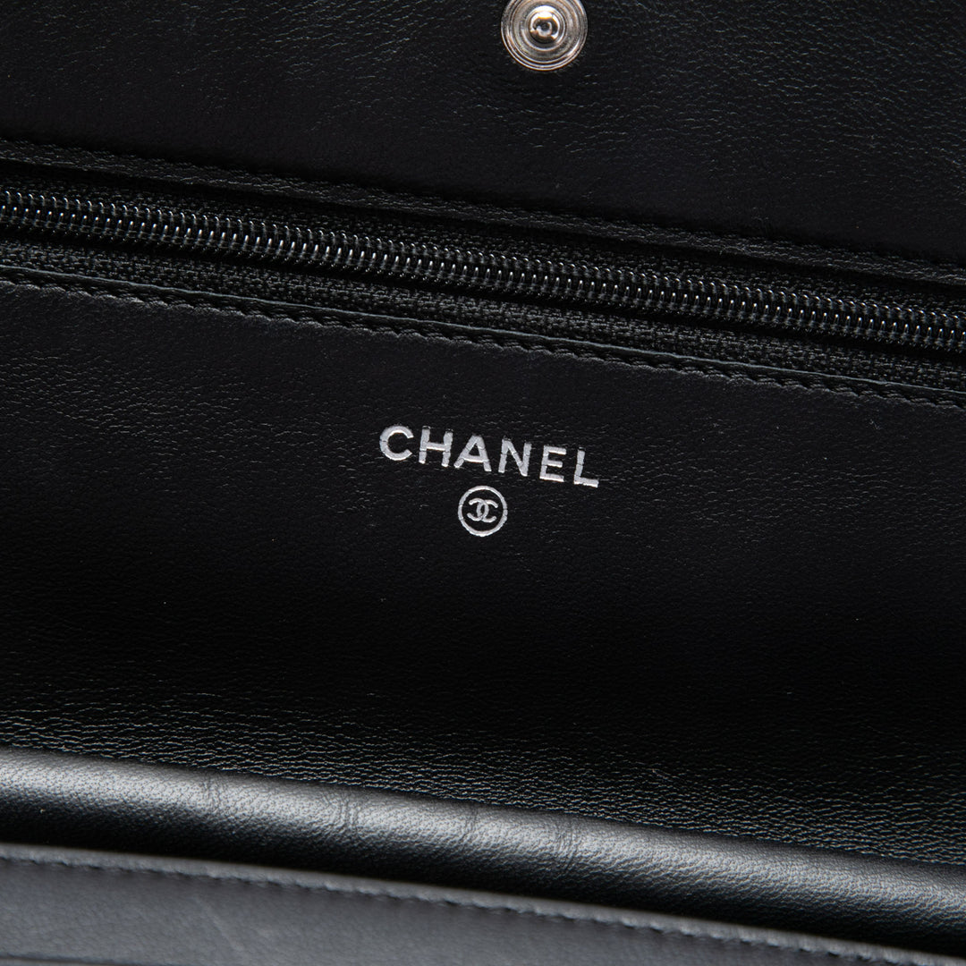 Chanel CC embossé Camellia Wallet on Chain Cuir d'agneau Noir