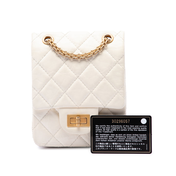 Chanel Matelassé vieilli 2.55 Reissue North South à rabat Mini Cuir de veau Blanc – vue 7 – GABY PARIS
