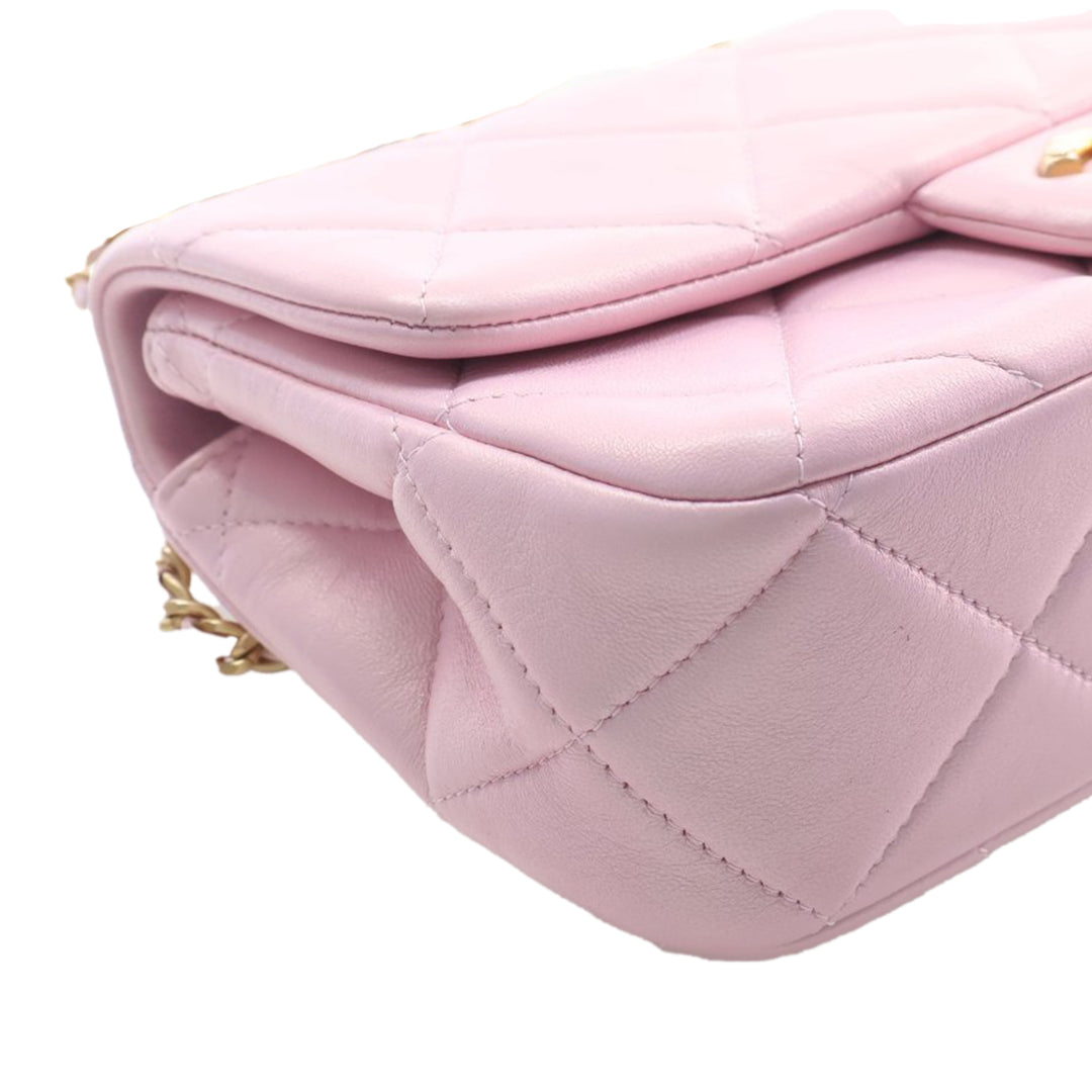 Chanel Mini Matelassé Iridescent Cuir d’agneau Perley à rabat