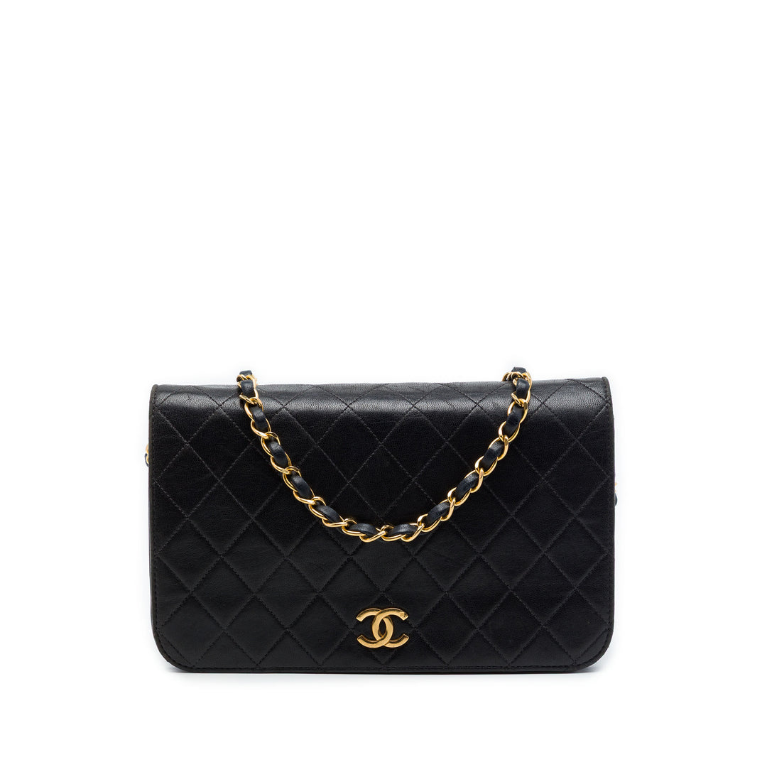 Chanel CC Matelassé Rabat intégral Moyen Cuir d'agneau Noir – vue principale – GABY PARIS