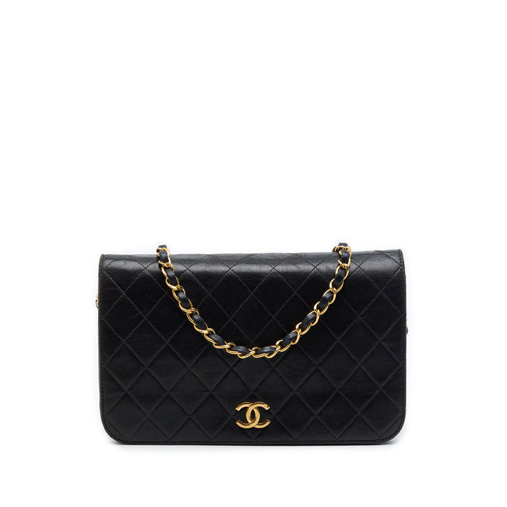 Chanel CC Matelassé Rabat intégral Moyen Cuir d'agneau Noir – vue principale – GABY PARIS