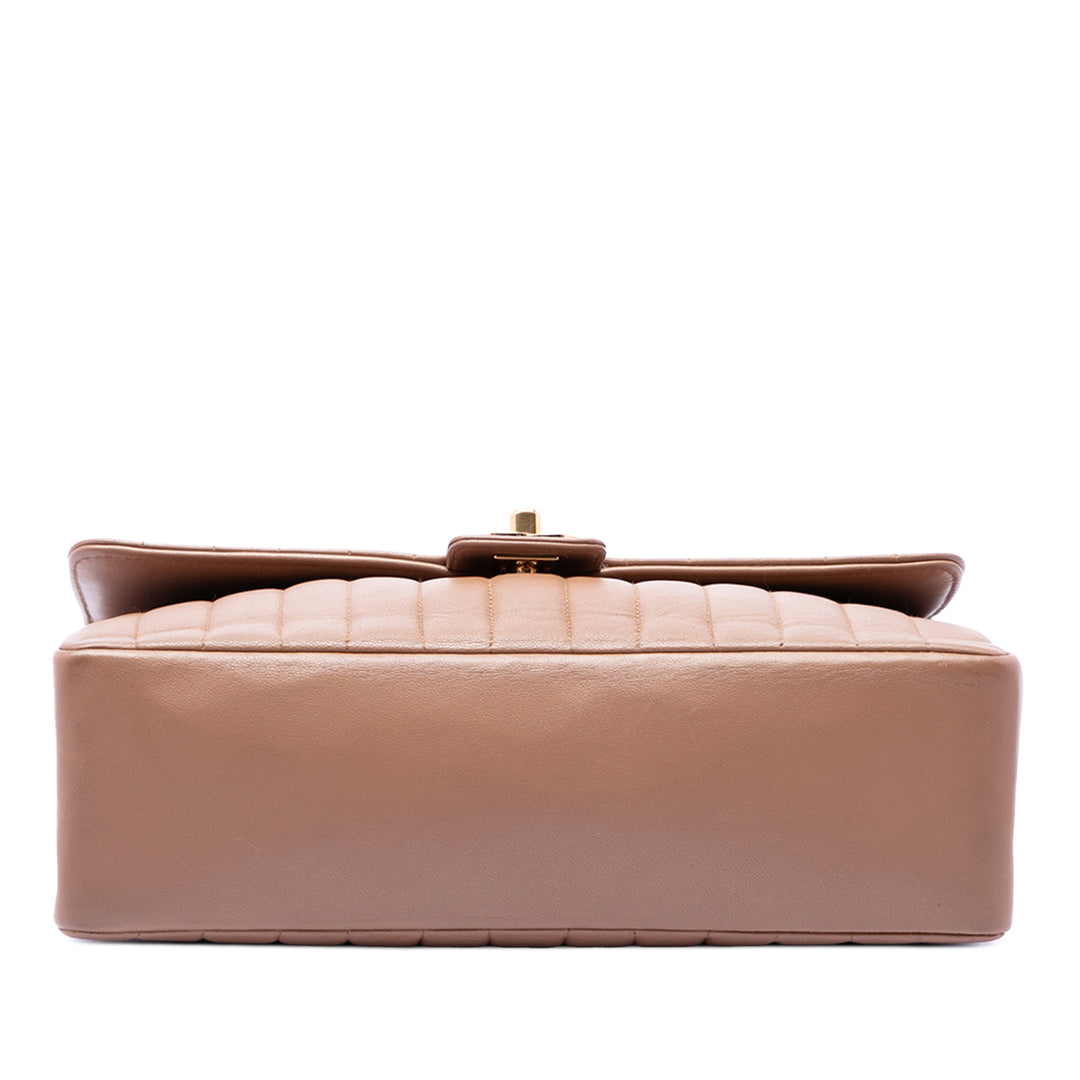 Chanel Vertical Matelassé Rabat simple Moyen Cuir d'agneau