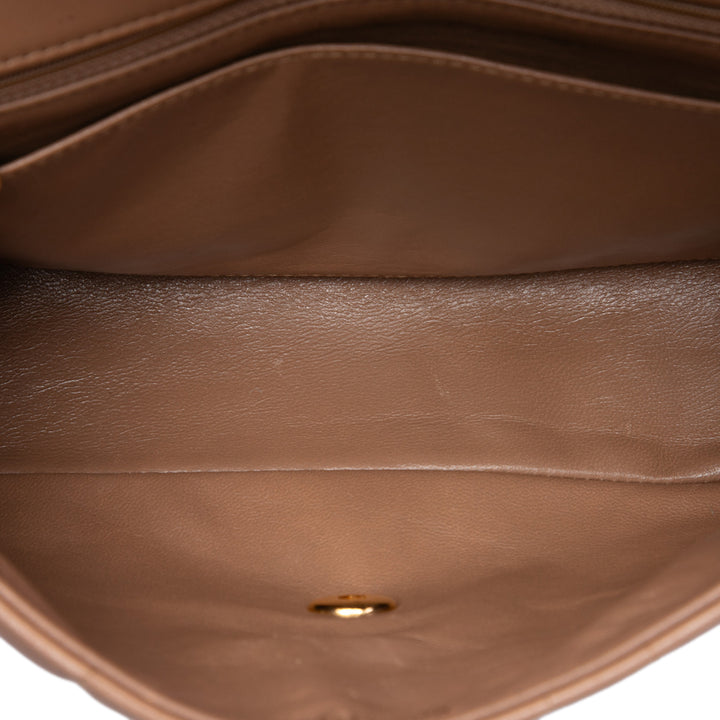 Chanel Vertical Matelassé Rabat simple Moyen Cuir d'agneau