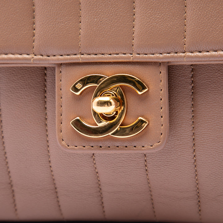 Chanel Vertical Matelassé Rabat simple Moyen Cuir d'agneau